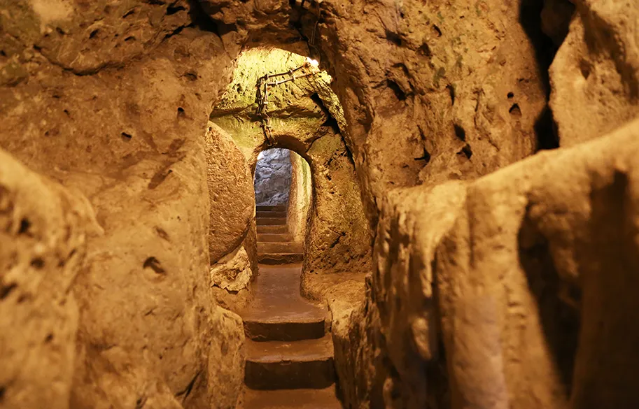 Ein Mann entdeckte eine riesige unterirdische Stadt während der Renovierung seines Hauses