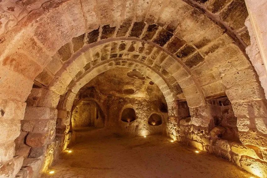 Ein Mann entdeckte eine riesige unterirdische Stadt während der Renovierung seines Hauses